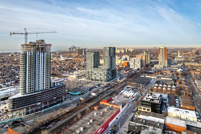 Galleria III in Toronto, ON - Building Photo - Building Photo
