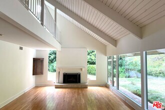 2325 Banyan Dr in Los Angeles, CA - Building Photo - Building Photo