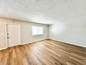 4603 Bayshore Dr in Naples, FL - Building Photo - Building Photo