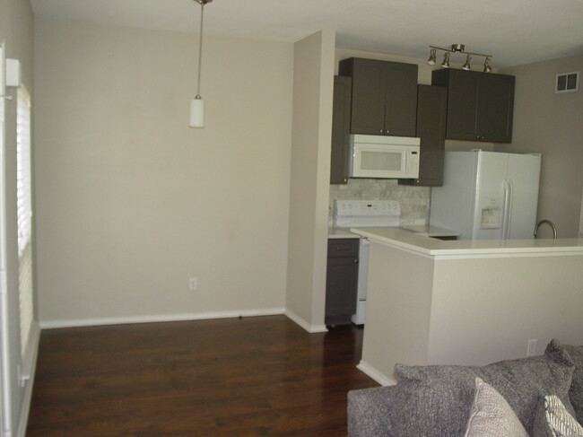 7151 Gaston Ave, Unit 612 in Dallas, TX - Building Photo - Building Photo