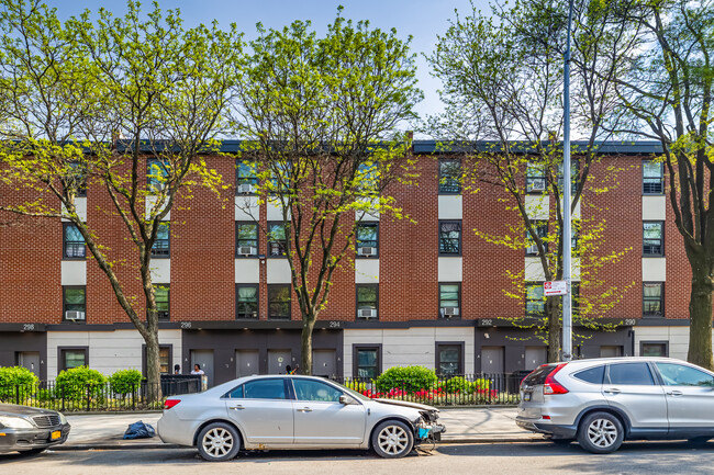 302 Lexington Ave in Brooklyn, NY - Foto de edificio - Building Photo