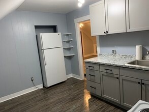 94 Old Colony Ave, Unit 3 in Somerset, MA - Building Photo - Building Photo