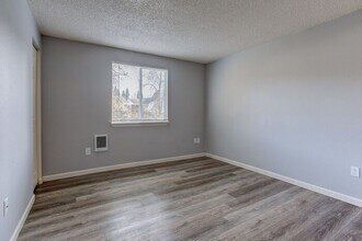 9118 SE Flavel St in Portland, OR - Building Photo - Building Photo
