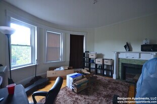 1824 Beacon St, Unit 7 in Brookline, MA - Building Photo