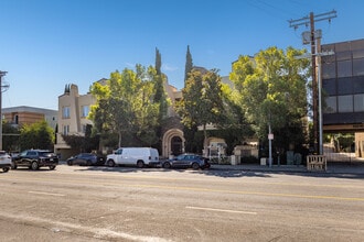 15206 Burbank Blvd in Sherman Oaks, CA - Building Photo - Building Photo