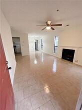 621 Windchase Ln in Stone Mountain, GA - Foto de edificio - Building Photo