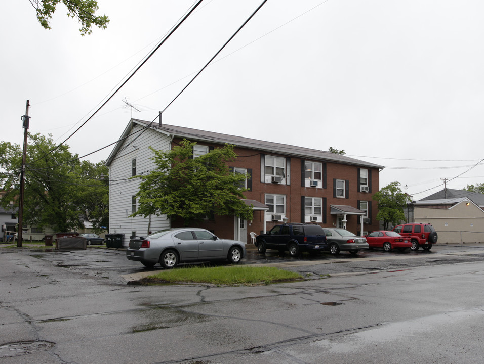 112 Elm St in Ravenna, OH - Building Photo