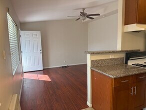 7115 Atoll Ave, Unit 7115 one half in Los Angeles, CA - Foto de edificio - Building Photo