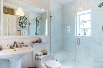 1921 SW 18th Ave in Miami, FL - Foto de edificio - Building Photo