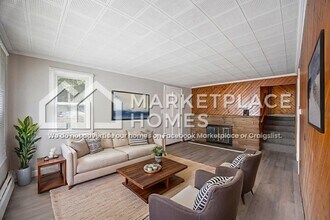 8220 Jackson Ave in Warren, MI - Building Photo - Building Photo