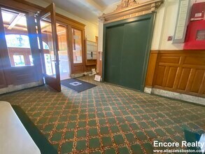 111 Park Dr in Boston, MA - Foto de edificio - Building Photo