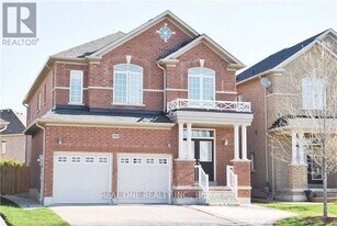 180 Harvest Hills Blvd in East Gwillimbury, ON - Building Photo