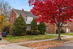 4831 Edsal Dr in Lyndhurst, OH - Building Photo