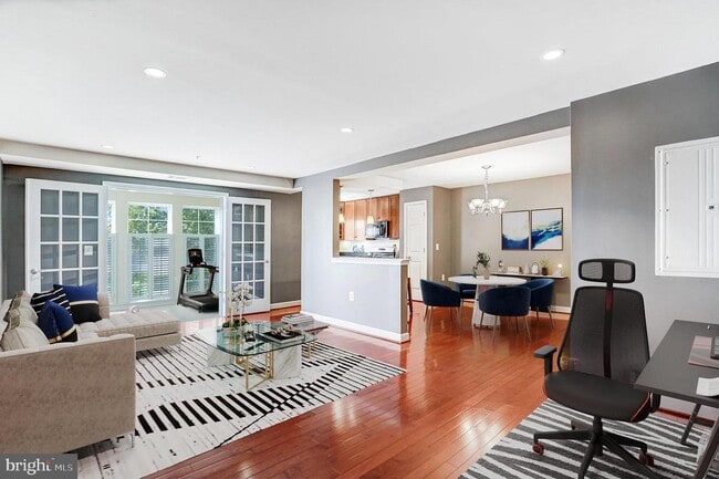 property at 4129 S Four Mile Run Dr