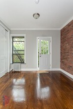 309 E 8th St, Unit B3 in New York, NY - Building Photo - Building Photo