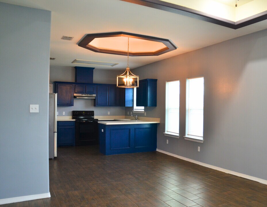 3100 Basil Dr, Unit 1 in Weslaco, TX - Building Photo