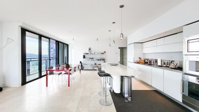 838 Hastings St W in Vancouver, BC - Building Photo - Building Photo