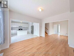 4 Sam Battaglia Cres in Georgina, ON - Building Photo - Building Photo