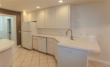 5823 Cove Cir in Naples, FL - Building Photo - Building Photo