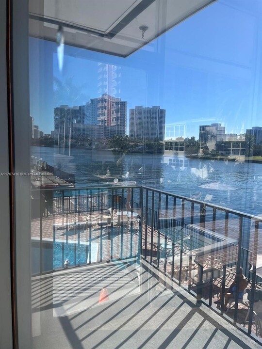 3113 S Ocean Dr in Hallandale Beach, FL - Foto de edificio