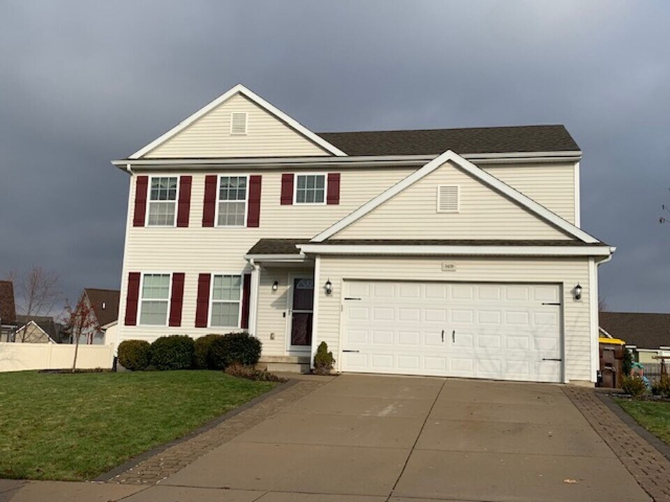 3439 Amber Oaks Dr in Howell, MI - Building Photo