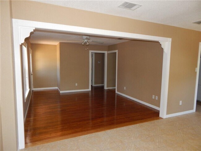 330 E Cedar St in Bertram, TX - Building Photo - Building Photo