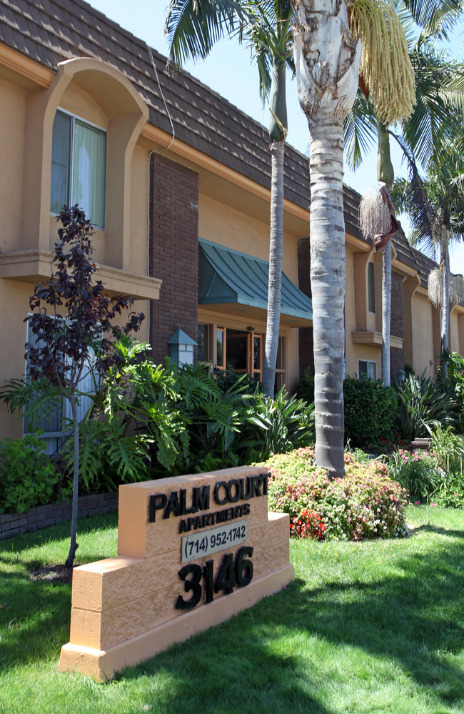 Palm Court Apartments in Anaheim, CA - Building Photo - Building Photo