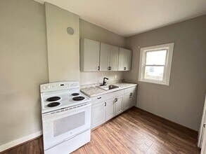 1023-1025 Clover St in Dayton, OH - Building Photo - Building Photo