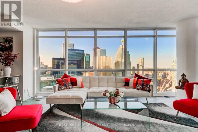 65 Bremner Blvd in Toronto, ON - Building Photo - Building Photo