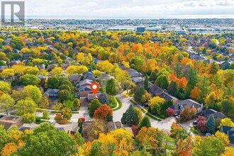 1251 Old Colony Rd in Oakville, ON - Building Photo - Building Photo