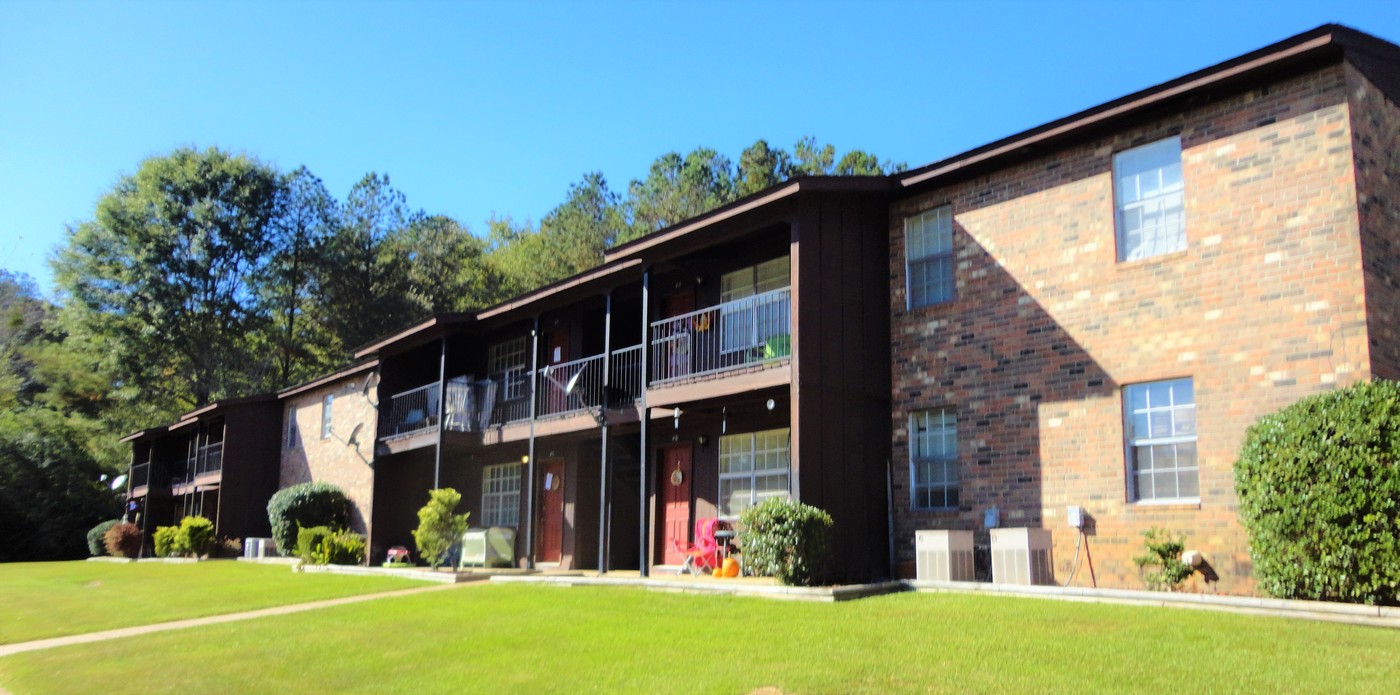 Spanish Oaks in Guin, AL - Building Photo