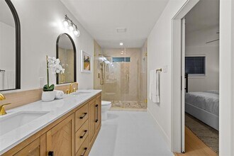 5102 Summerset Trail in Austin, TX - Building Photo - Building Photo
