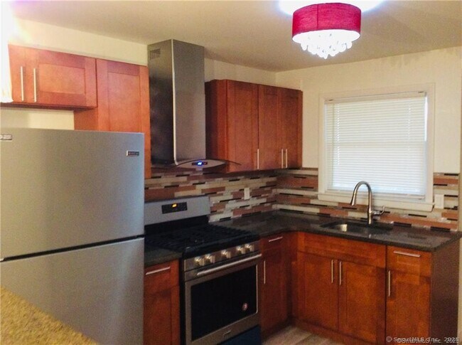 47 Soundview Ave in Shelton, CT - Building Photo - Building Photo