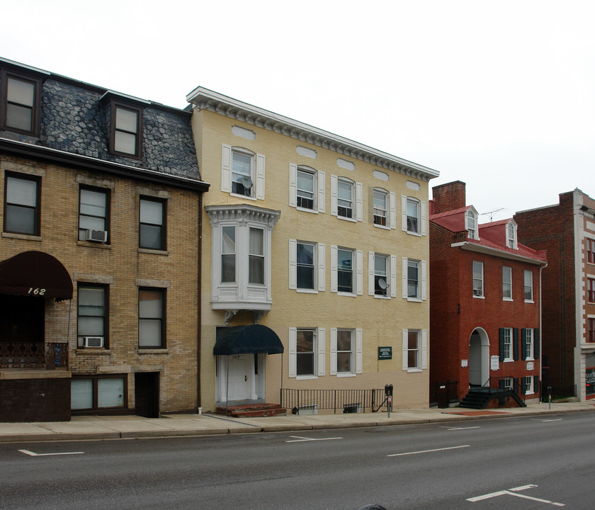 160 W Washington St in Hagerstown, MD - Building Photo