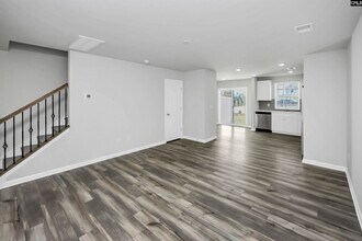 244 Bones Rd in Gilbert, SC - Foto de edificio - Building Photo