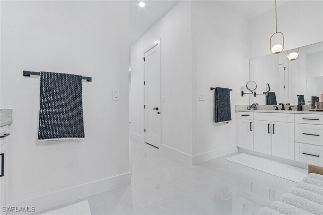 property at 1923 SW 27th Terrace