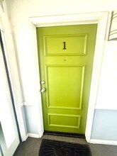 12121 Moorpark St, Unit 1 in Studio City, CA - Building Photo - Building Photo