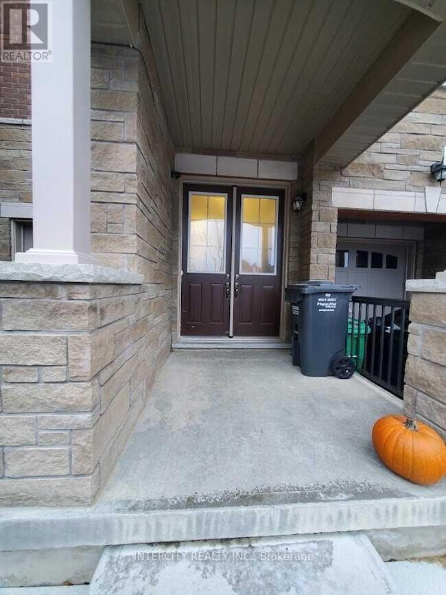 35 Faye St in Brampton, ON - Building Photo - Building Photo
