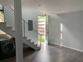 832.5 Milton St in Oakland, CA - Building Photo