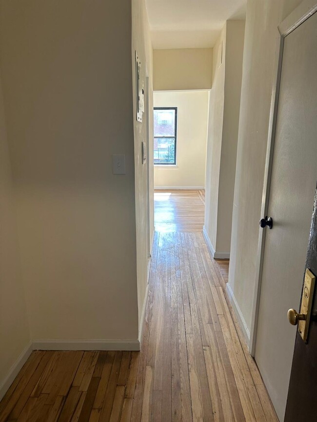 163-7 Crocheron Ave in Queens, NY - Building Photo - Building Photo
