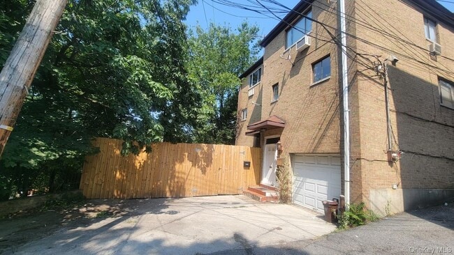 6201 Spencer Terrace in Bronx, NY - Foto de edificio - Building Photo