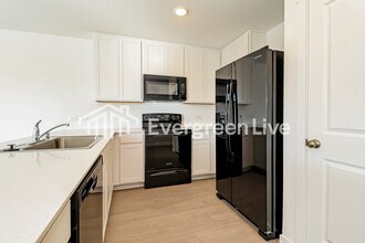 245 Sycamore Pl in Wilmer, TX - Building Photo - Building Photo