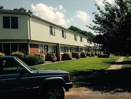 647 Newhall St in Hamden, CT - Building Photo