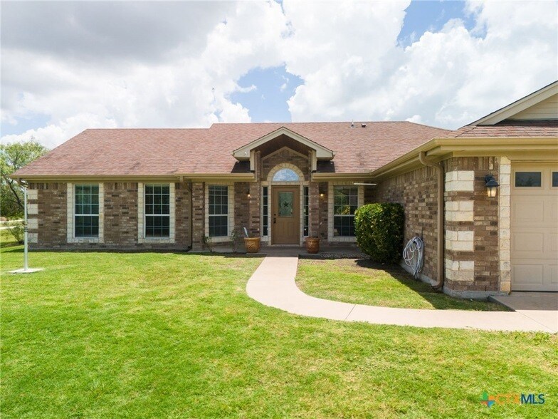 6060 3300 in Kempner, TX - Building Photo
