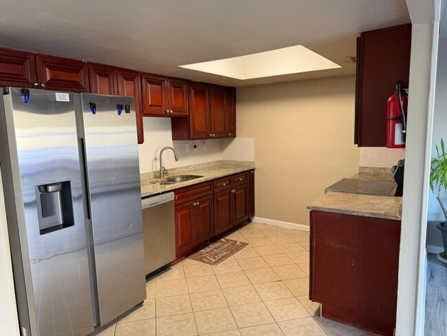 8 Fireside Ct in Willingboro, NJ - Foto de edificio - Building Photo