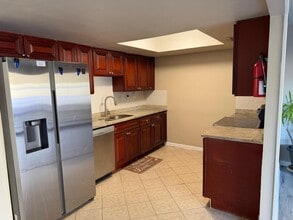 8 Fireside Ct in Willingboro, NJ - Building Photo - Building Photo