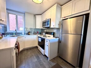 2012 Commonwealth Ave in Boston, MA - Building Photo - Building Photo