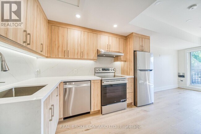 72 Jones Ave in Toronto, ON - Building Photo - Building Photo