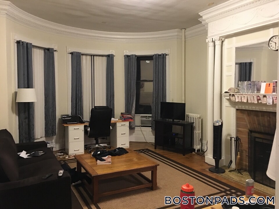 41 Bay State Rd in Boston, MA - Building Photo
