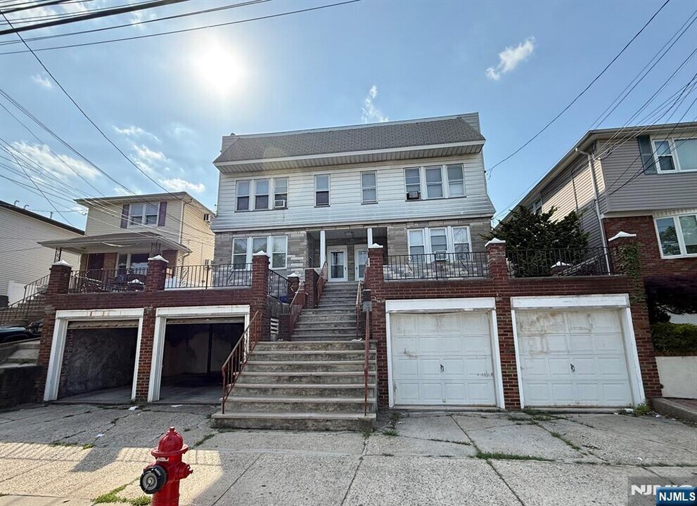 165-167 Davis Ave in Kearny, NJ - Building Photo